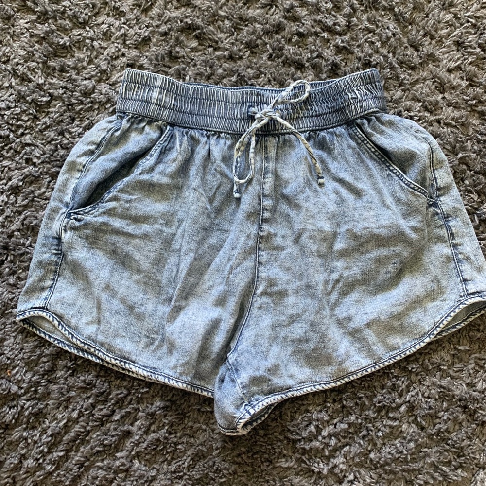 HOLLISTER Flowy Jean Shorts